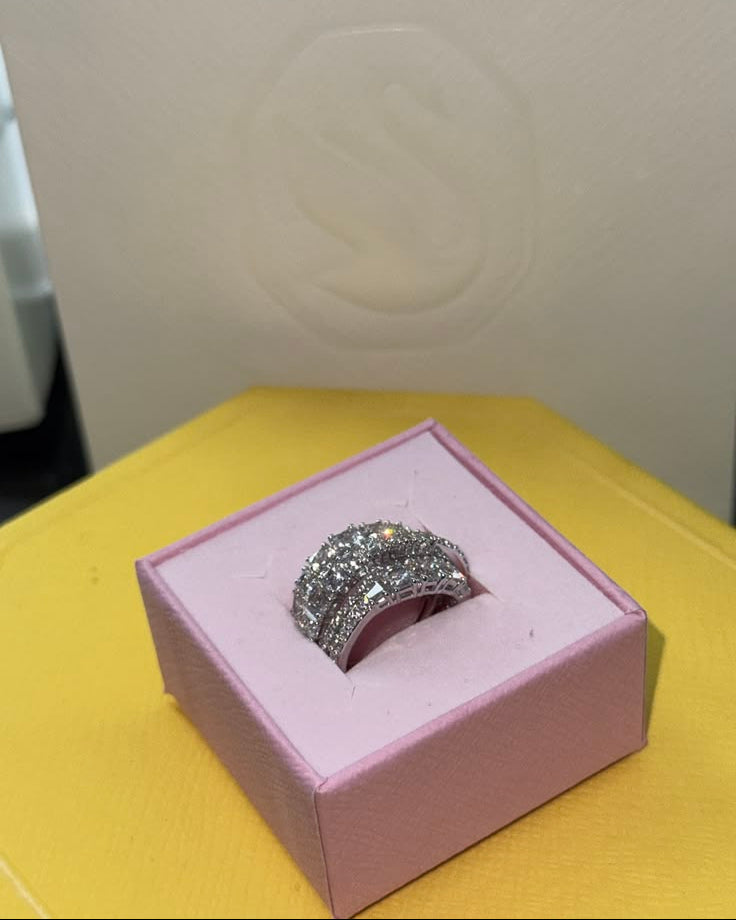 Hyperbola Swan Ring