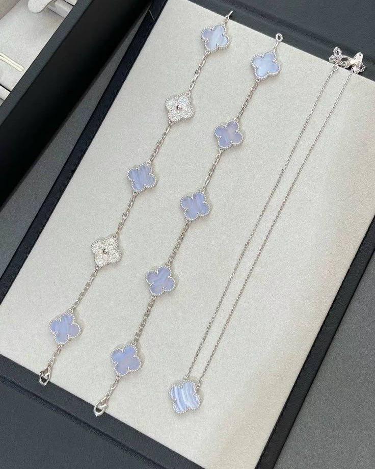 Clover Bracelet Chalcedony