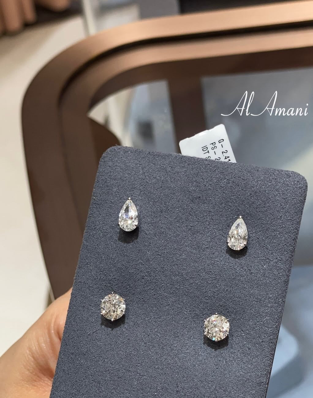 أقراط ألماسة كمثرية الشكل