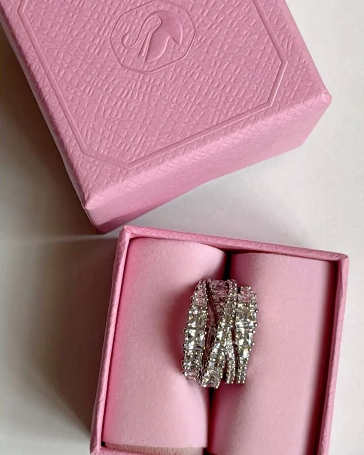 Hyperbola Swan Ring