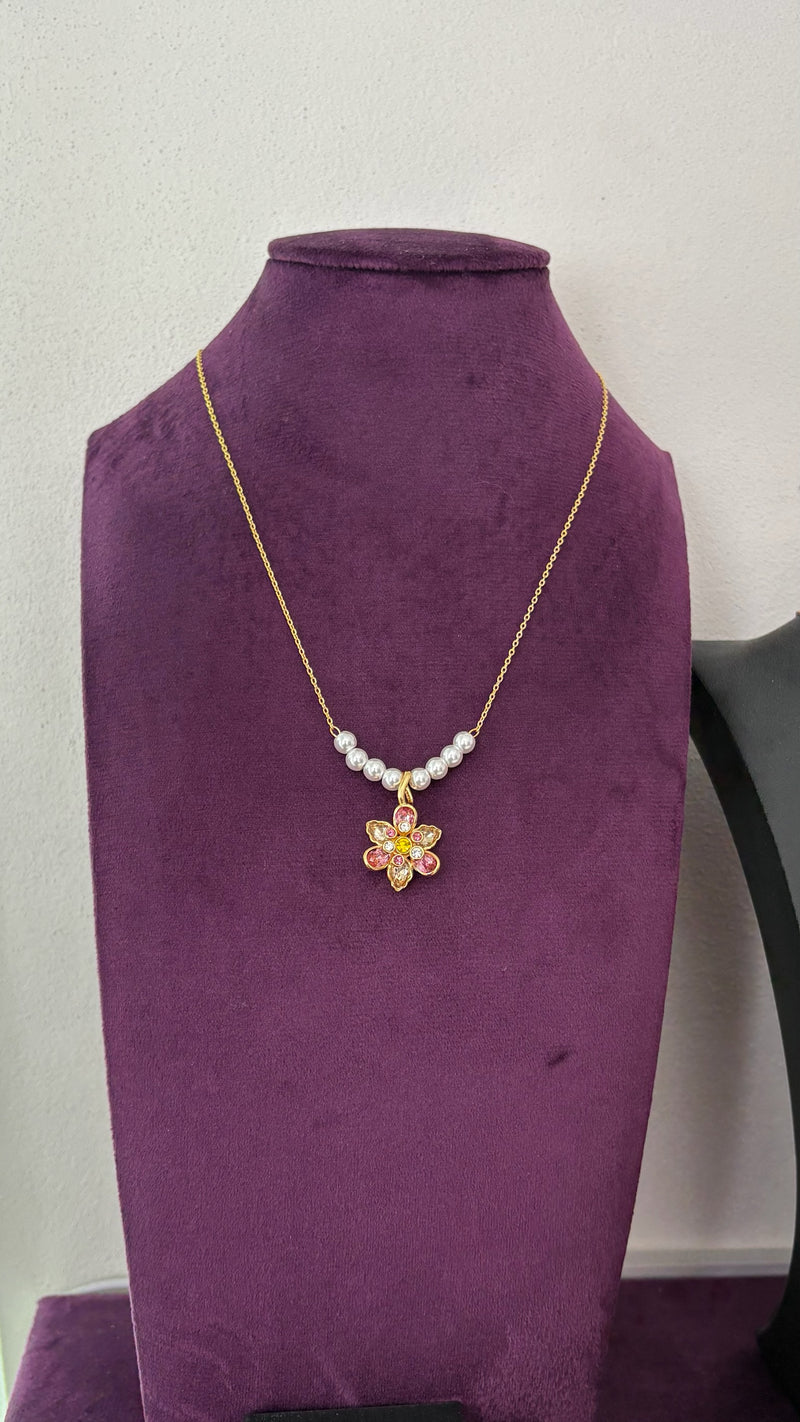 'Floria' Pearls Flower Necklace