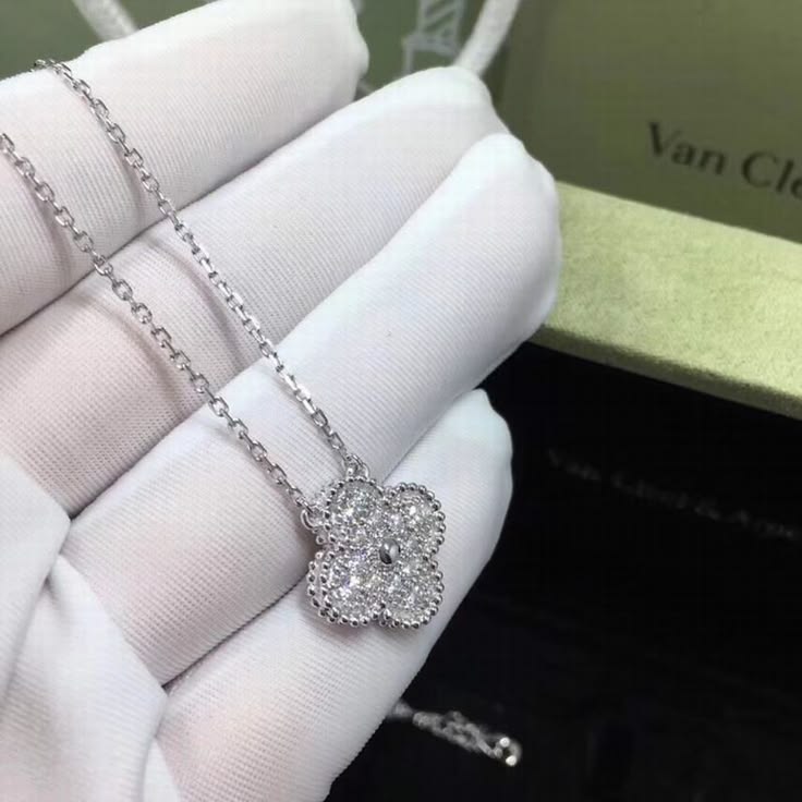 Clover Zircon Pendant