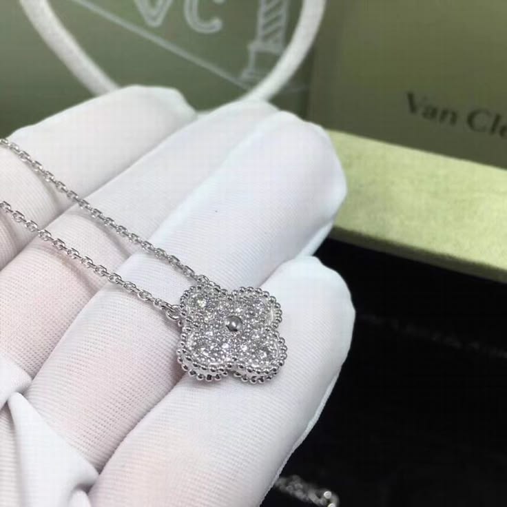 Clover Zircon Pendant