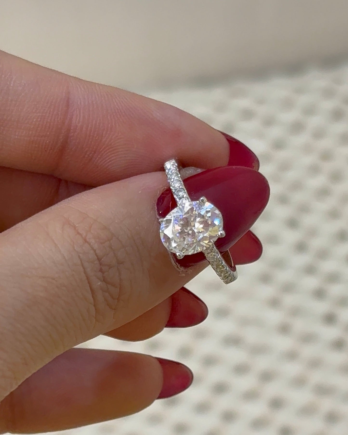 טבעת אובלית קלאסית ממוייסנייט