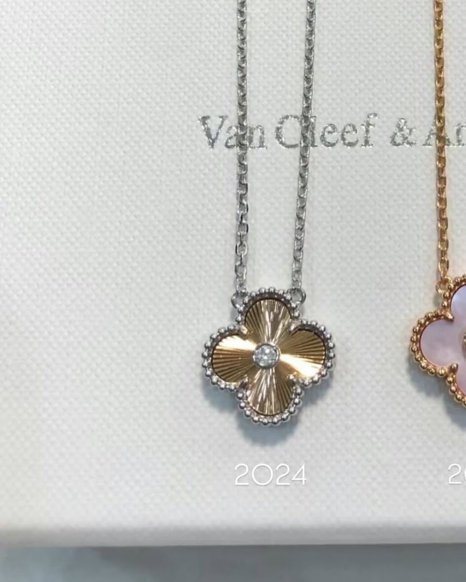 Clover Necklace Rose Gold