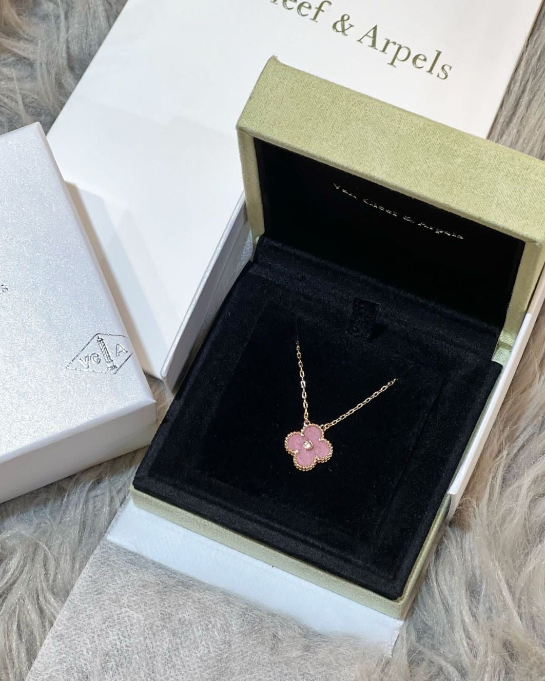 שרשרת תלתן זהב ורוד