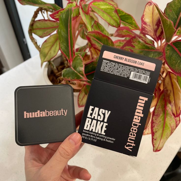 Huda Beauty - Easy Bake