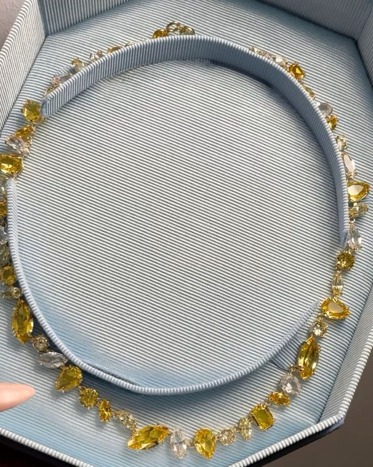 Gems Yellow Swan Necklace