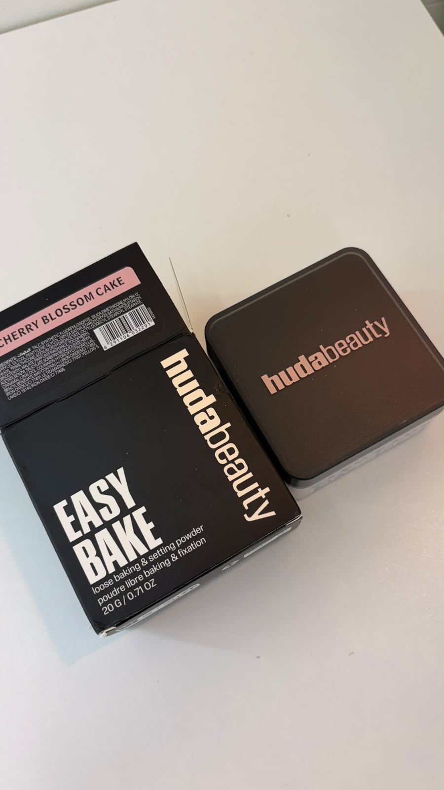 Huda Beauty - Easy Bake